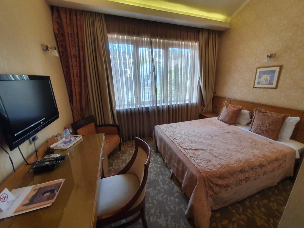Riviera Hotel 4*